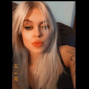 Meet your Posher, Chloe